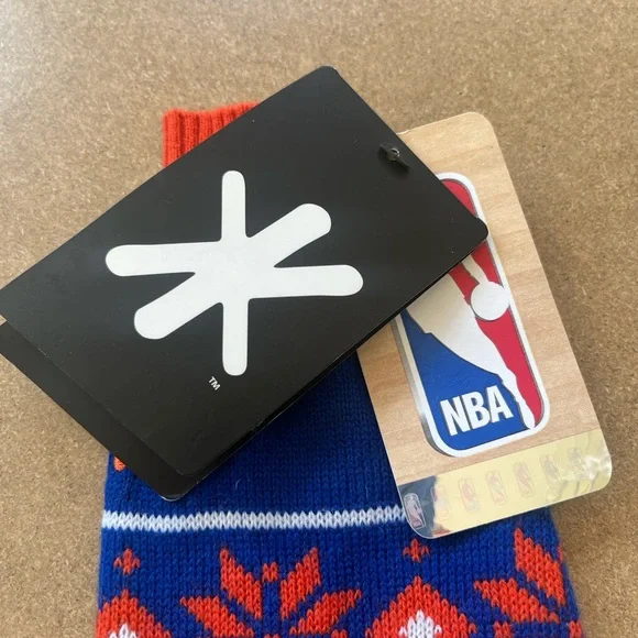 NWT NBA New York Knicks V-Neck Sweater - Picture 5 of 5